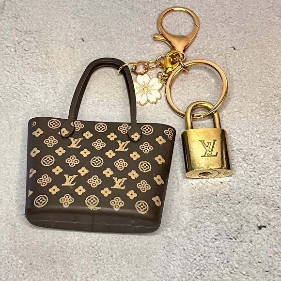 Authentic Louis Vuitton Gold Brass Lock # 310 w/ a Mini Bag Charm Keychain - Picture 4 of 5